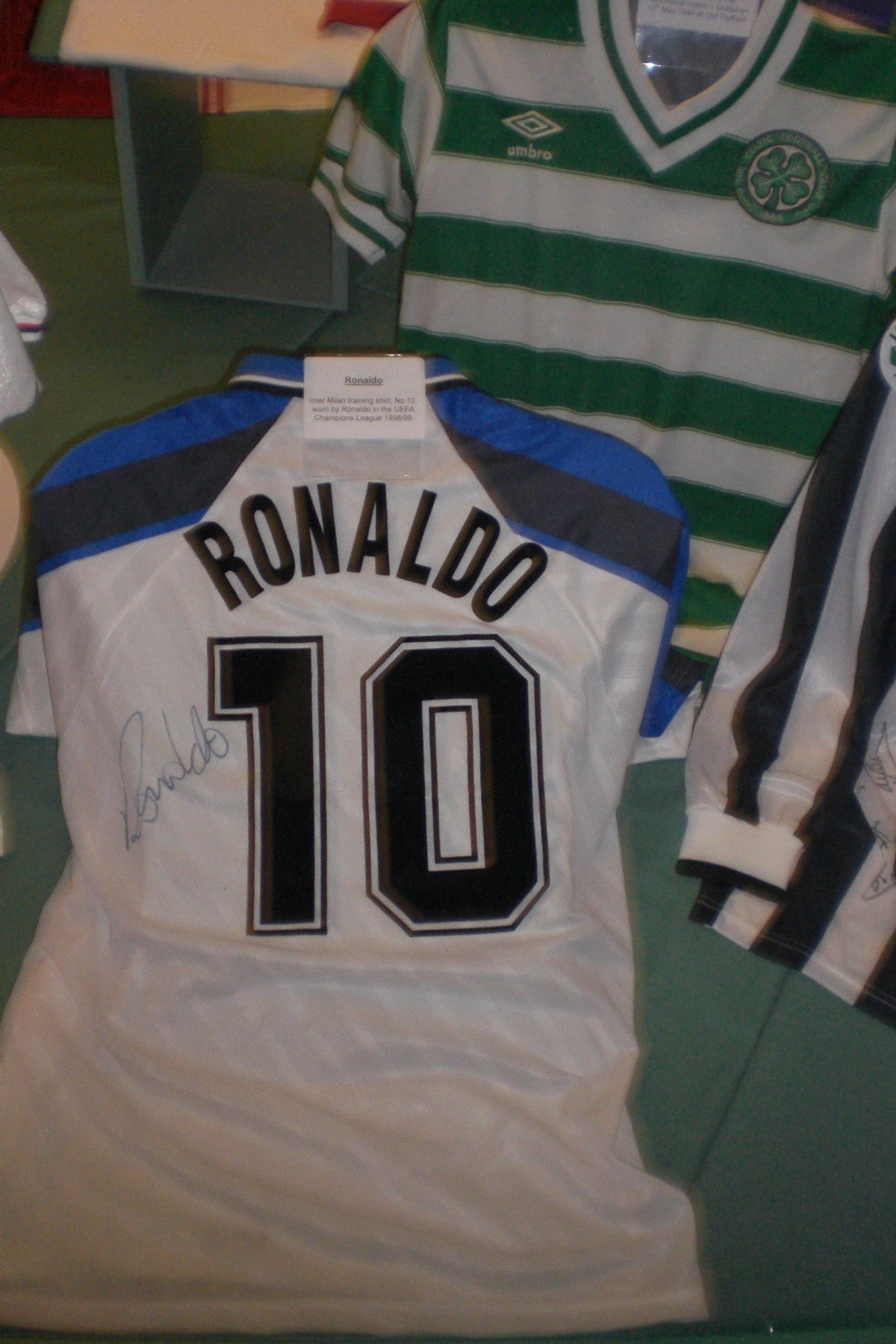 Ronaldo Nazário in a Brazil shirt — CC BY-SA 3.0 Øyvind Vik